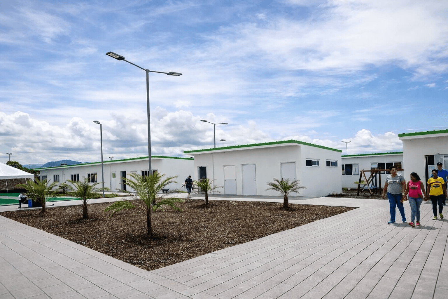 Centro médico con áreas verdes — GL PRO
